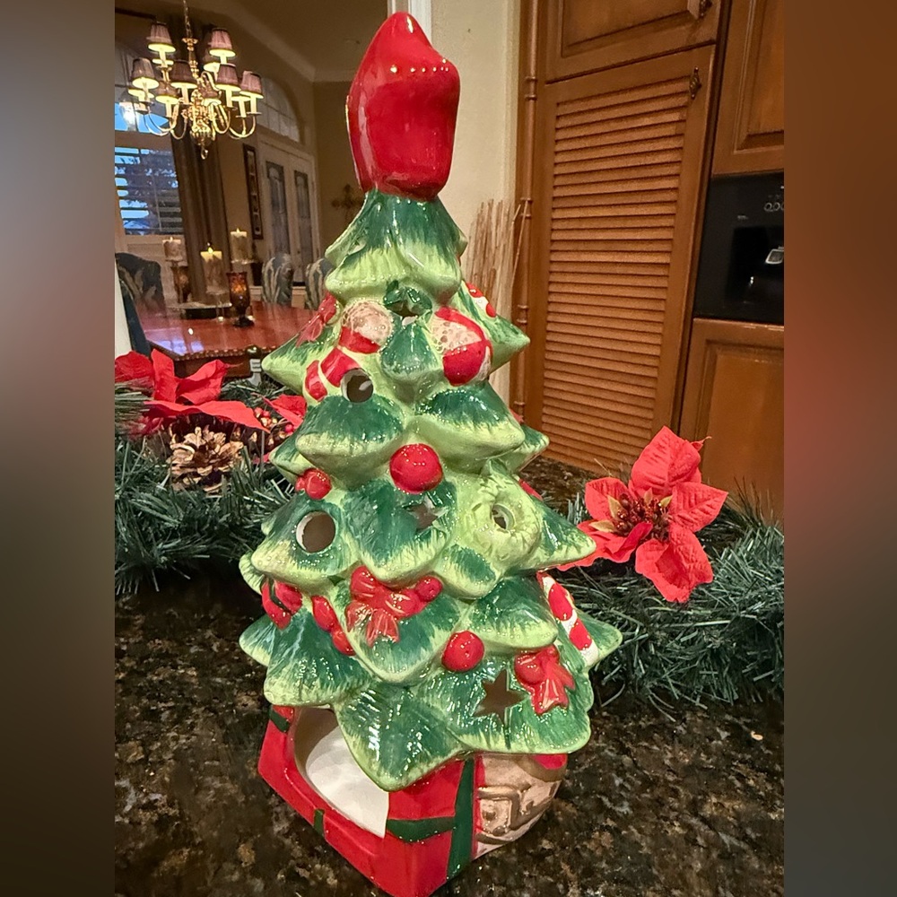Festive Ceramic Christmas Tree with Red Star - Picture 8 of 10